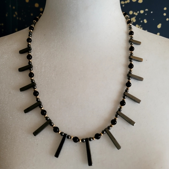 🖤 Vintage hematite polished stone bead necklace with gold accents - Picture 1 of 3